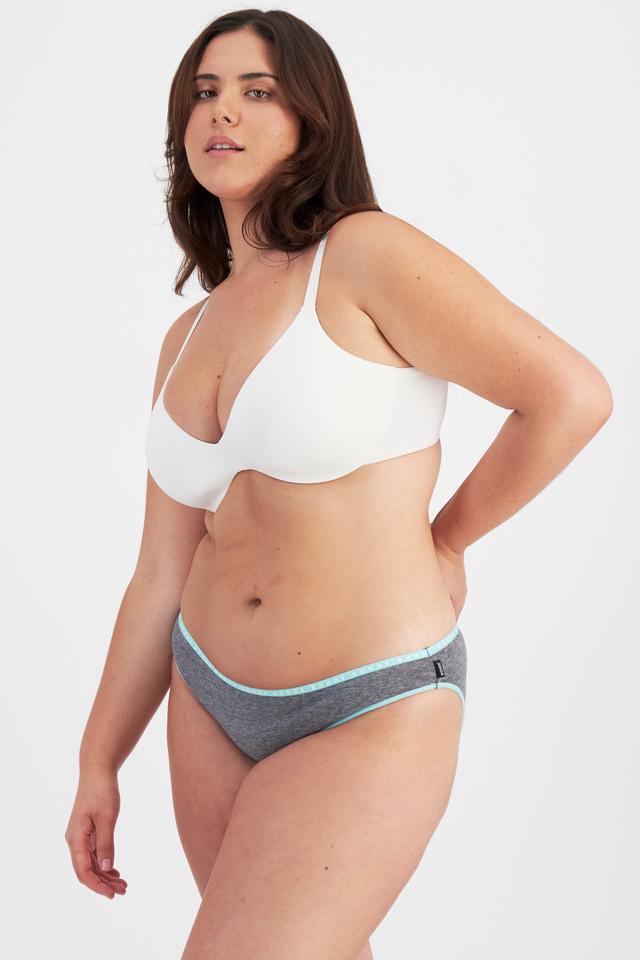 Bella (She/Her) wears size 14 and is 173cm tall with 95cm chest and 77cm waist
