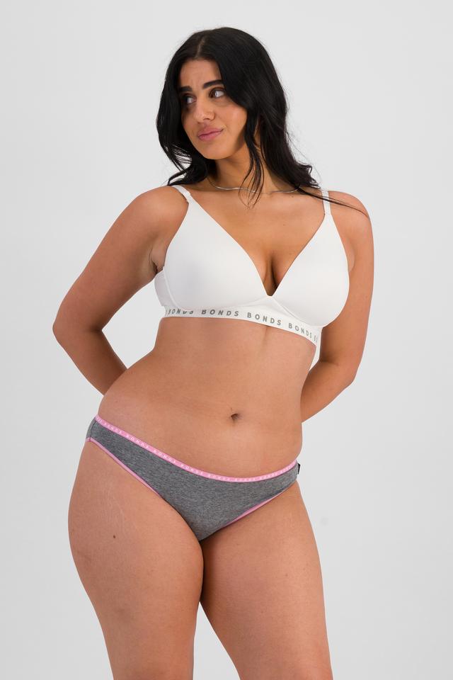 Grace (She/Her) wears size 14 and is 170cm tall with 97.8cm chest and 82.6cm waist