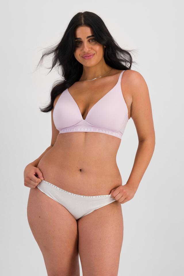 Grace (She/Her) wears size 14 and is 170cm tall with 97.8cm chest and 82.6cm waist