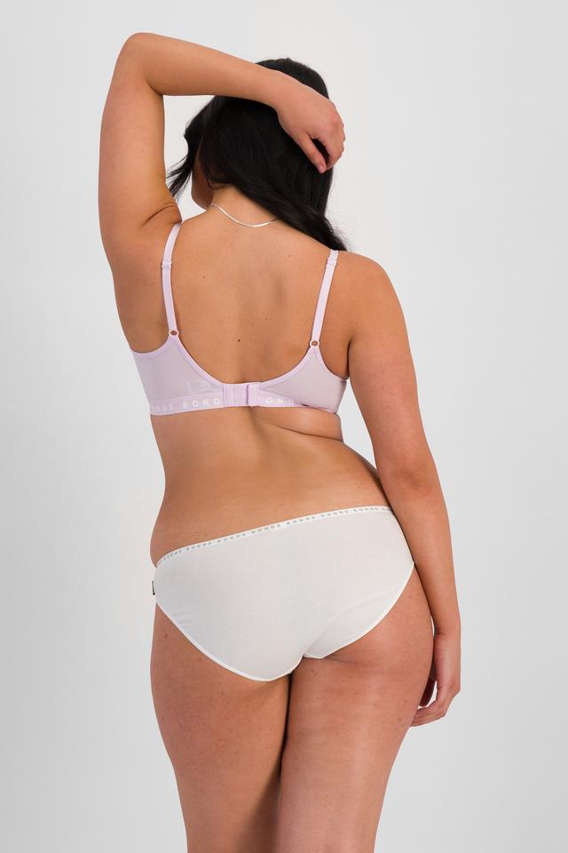 Grace (She/Her) wears size 14 and is 170cm tall with 97.8cm chest and 82.6cm waist