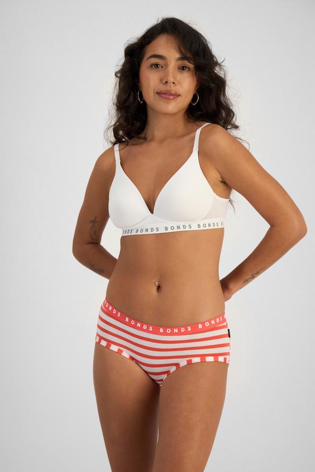 Mercedes (She/Her) wears size 10 and is 166cm tall with 81cm chest and 69cm waist