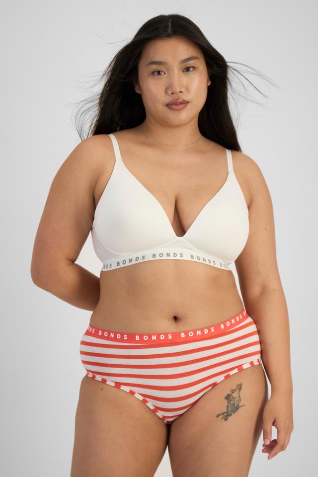 Chloe (She/Her) wears size 14 and is 165cm tall with 95cm chest and 78cm waist