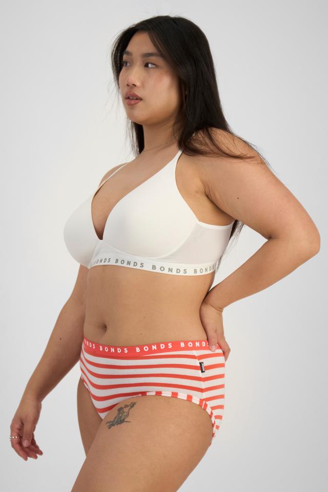 Chloe (She/Her) wears size 14 and is 165cm tall with 95cm chest and 78cm waist