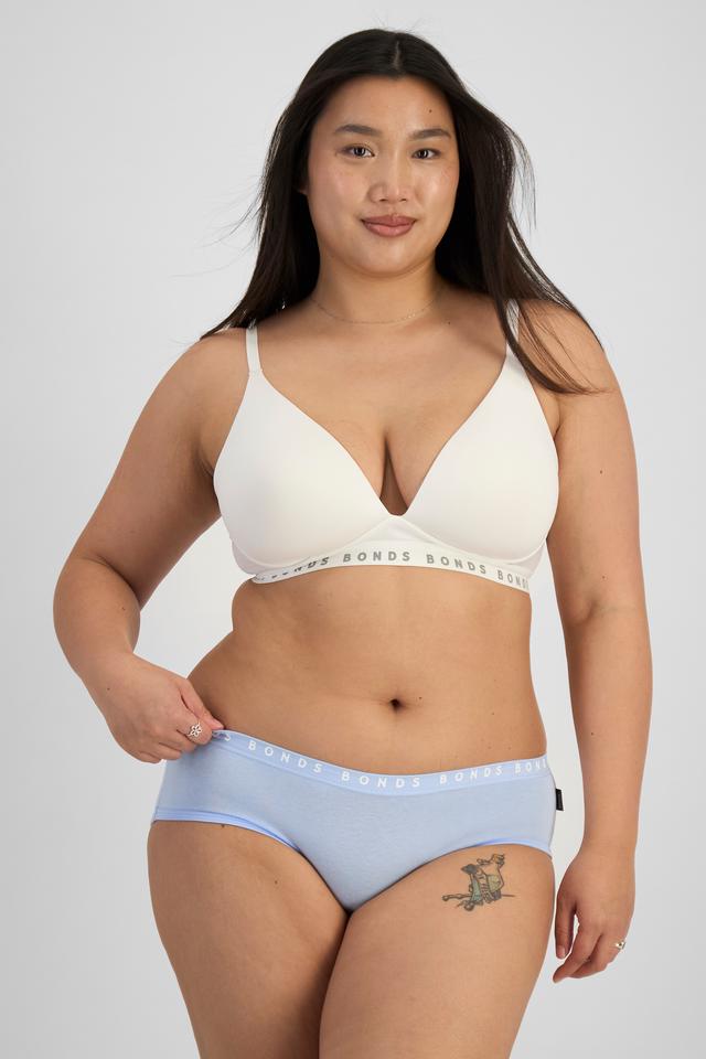 Chloe (She/Her) wears size 14 and is 165cm tall with 95cm chest and 78cm waist