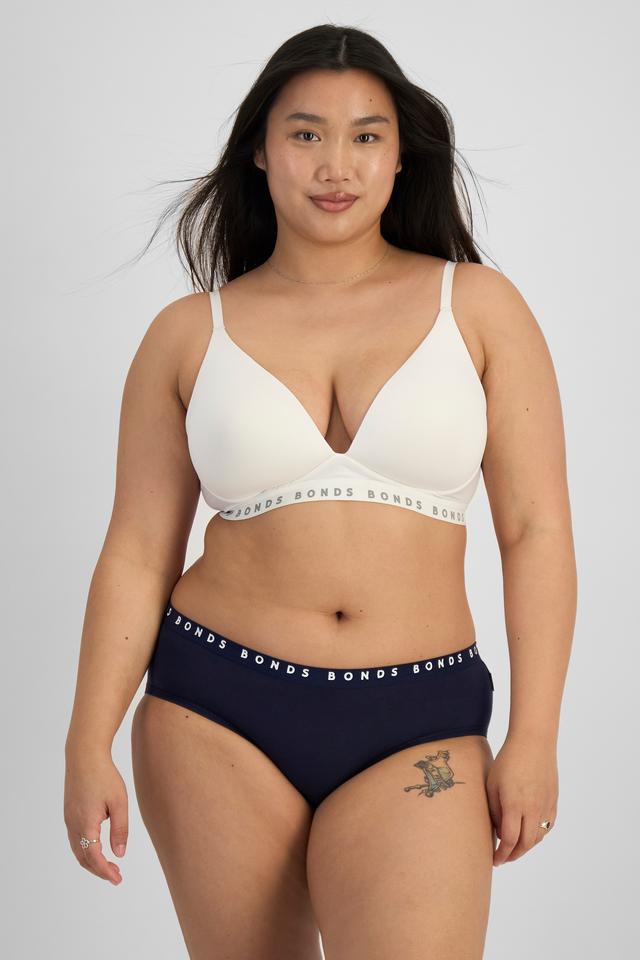 Chloe (She/Her) wears size 14 and is 165cm tall with 95cm chest and 78cm waist