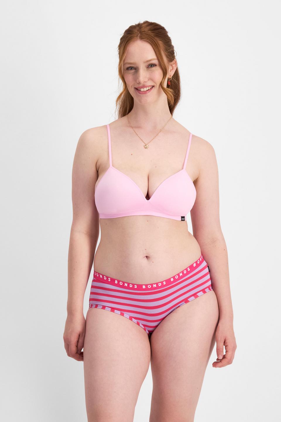 Martine (She/Her) wears size 14 and is 175cm tall with 82cm chest and 76cm waist