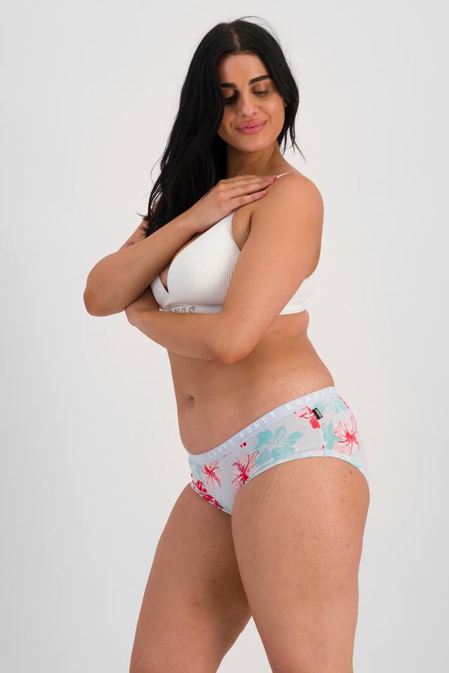 Grace (She/Her) wears size 14 and is 170cm tall with 97.8cm chest and 82.6cm waist