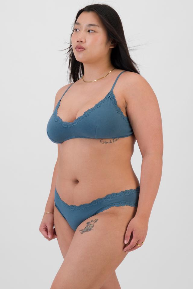 Chloe (She/Her) wears size 14 and is 165cm tall with 95cm chest and 78cm waist