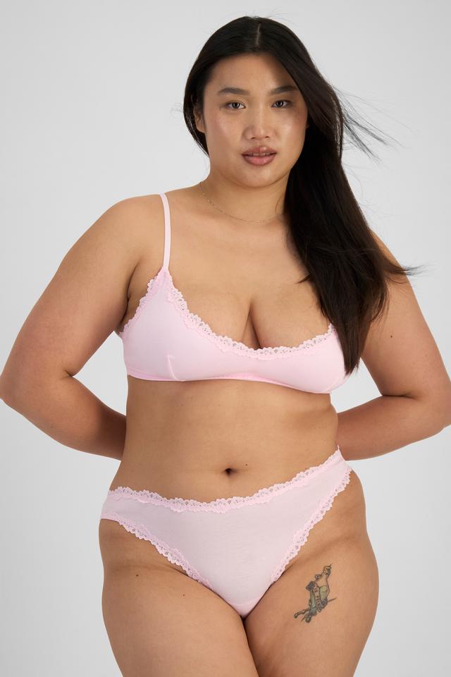 Chloe (She/Her) wears size 14 and is 165cm tall with 95cm chest and 78cm waist