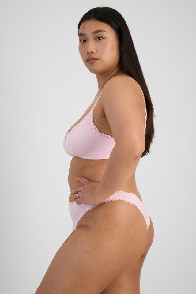 Chloe (She/Her) wears size 14 and is 165cm tall with 95cm chest and 78cm waist