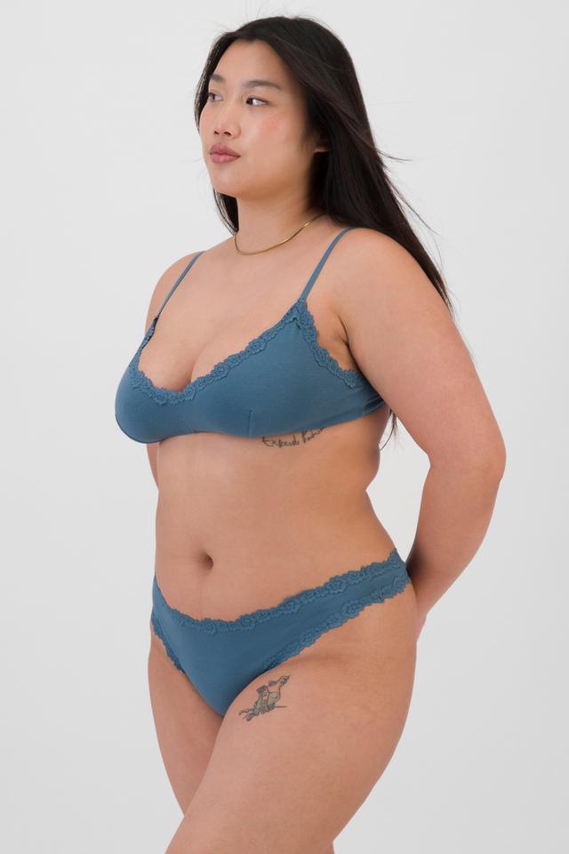 Chloe (She/Her) wears size 14 and is 165cm tall with 95cm chest and 78cm waist