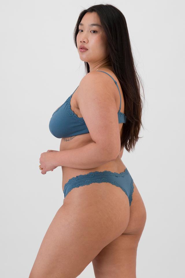 Chloe (She/Her) wears size 14 and is 165cm tall with 95cm chest and 78cm waist