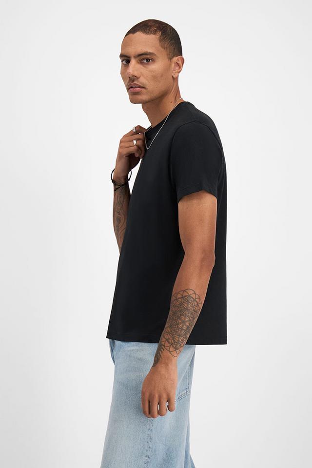 Luke (He/Him) wears size Medium and is 187cm tall with 91cm chest and 78cm waist