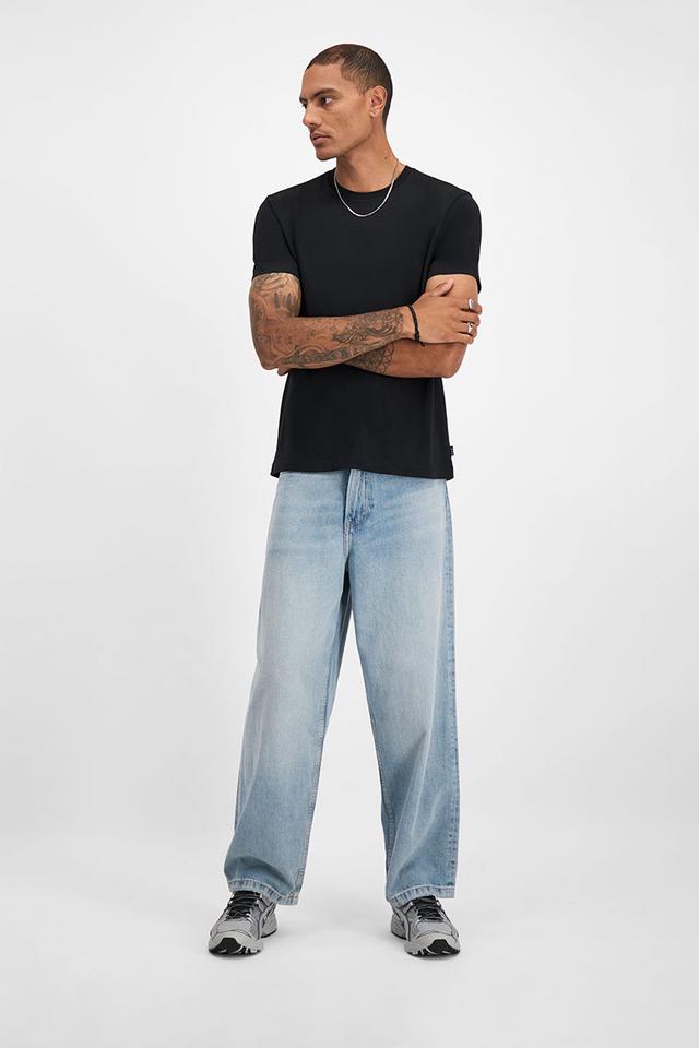 Luke (He/Him) wears size Medium and is 187cm tall with 91cm chest and 78cm waist