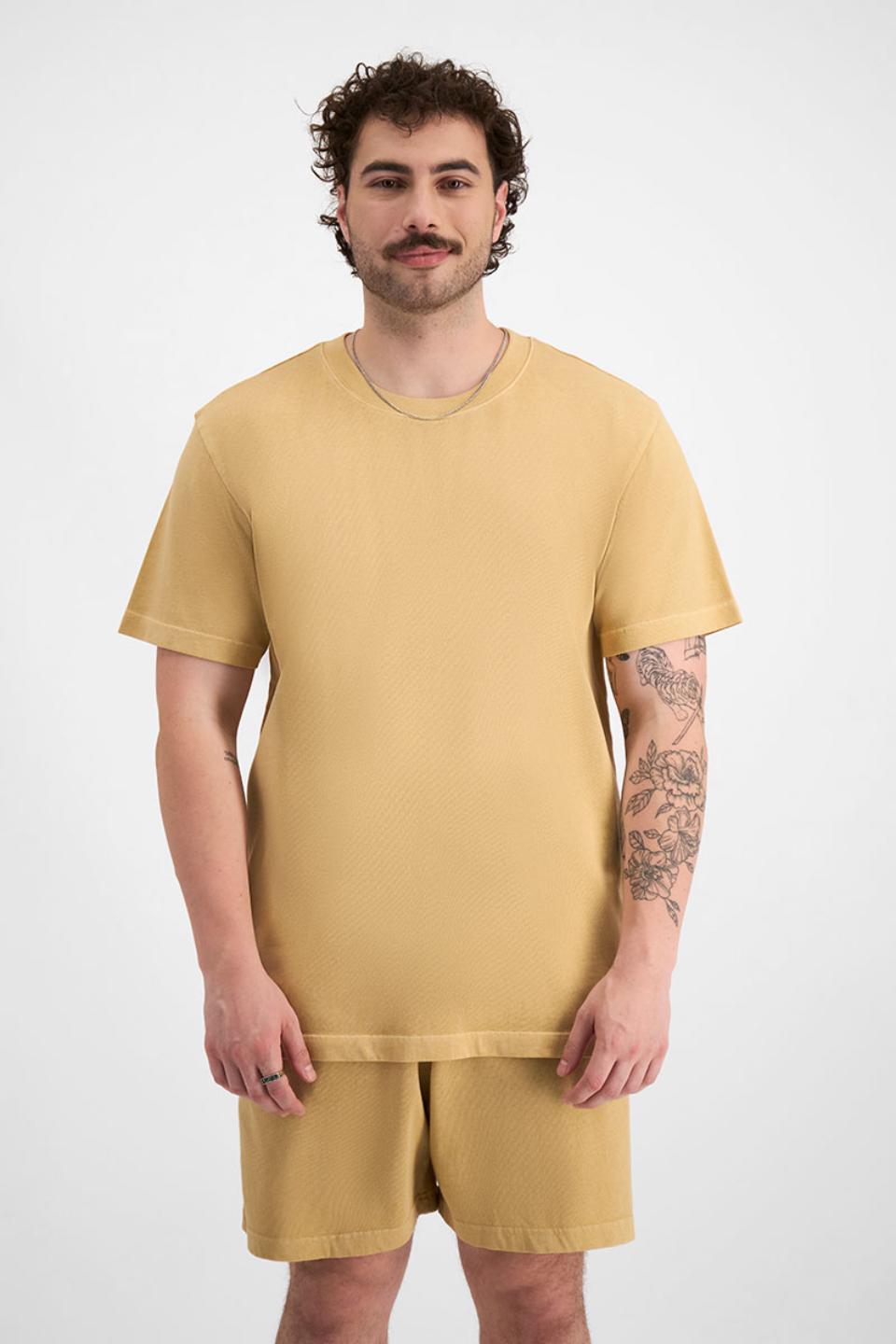 Sam (He/Him) wears size XL and is 178cm tall with 112cm chest