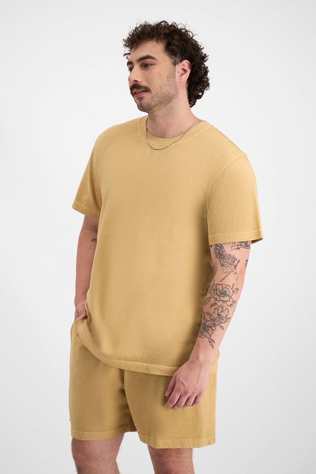 Sam (He/Him) wears size XL and is 178cm tall with 112cm chest
