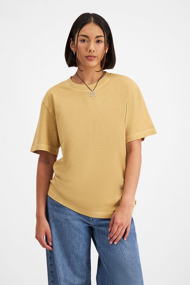 Tia (She/Her) wears size XS and is 173cm tall with 81cm chest and 58cm waist