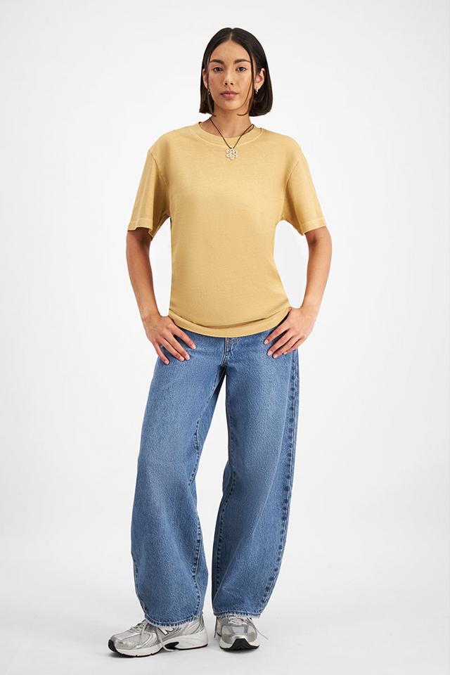 Tia (She/Her) wears size XS and is 173cm tall with 81cm chest and 58cm waist
