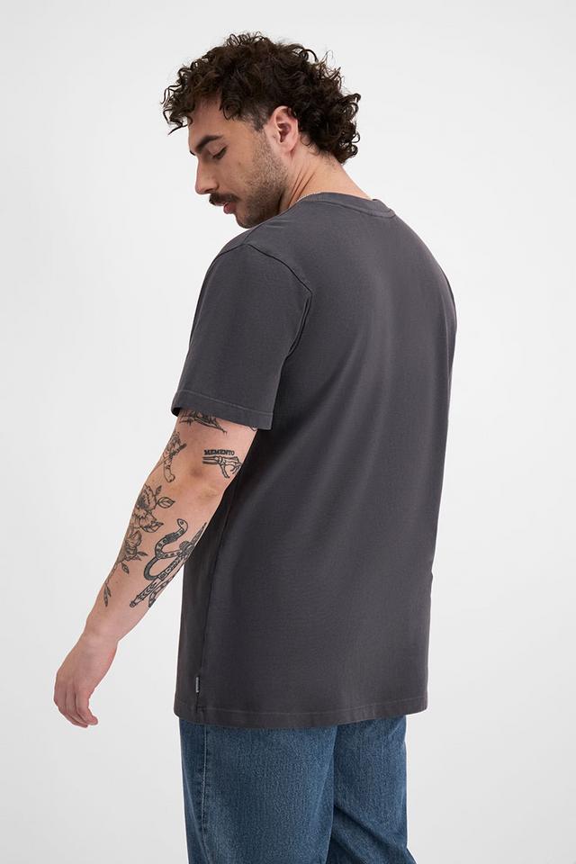 Sam (He/Him) wears size XL and is 178cm tall with 112cm chest