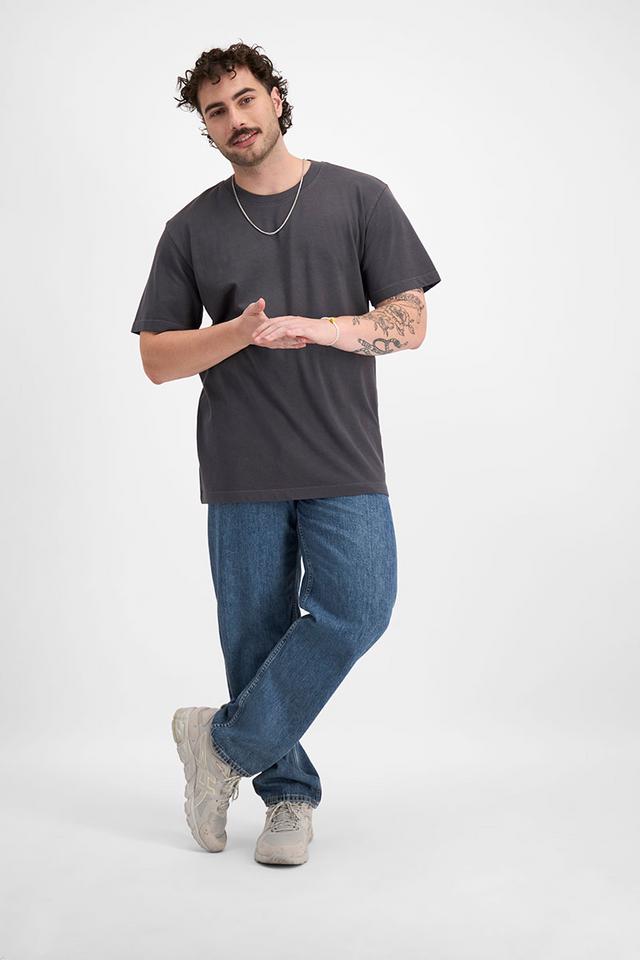 Sam (He/Him) wears size XL and is 178cm tall with 112cm chest