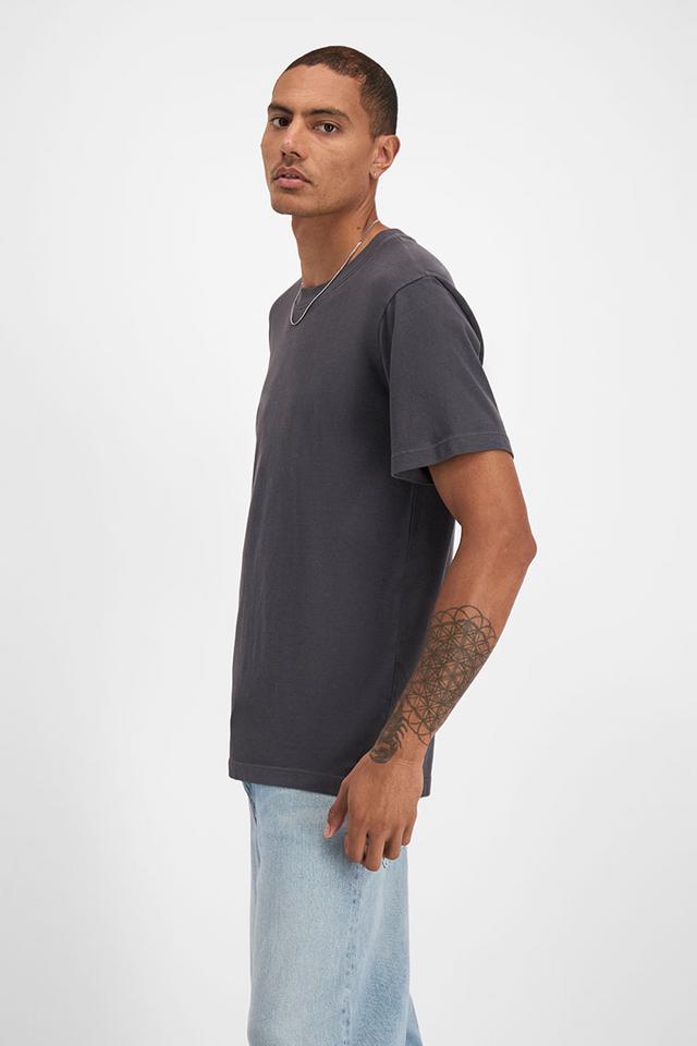 Luke (He/Him) wears size Medium and is 187cm tall with 91cm chest and 78cm waist