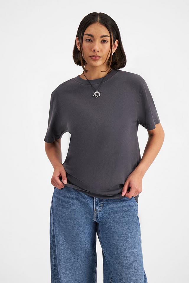 Tia (She/Her) wears size XS and is 173cm tall with 81cm chest and 58cm waist
