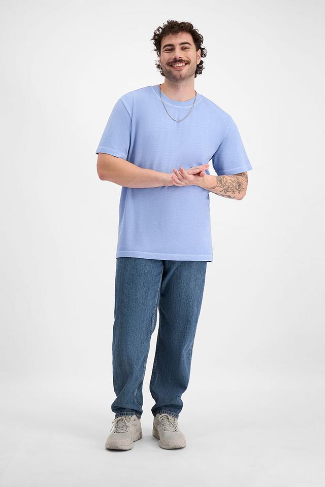 Sam (He/Him) wears size XL and is 178cm tall with 112cm chest