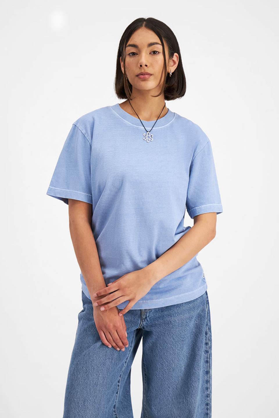 Tia (She/Her) wears size XS and is 173cm tall with 81cm chest and 58cm waist