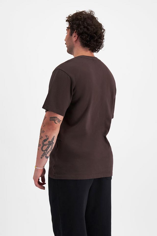 Sam (He/Him) wears size XL and is 178cm tall with 112cm chest