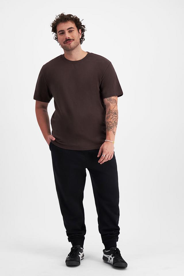 Sam (He/Him) wears size XL and is 178cm tall with 112cm chest