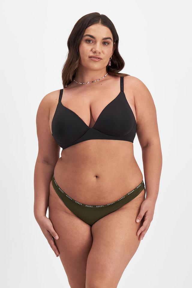 Elle (She/Her) wears size 14 and is 160cm tall with 94cm chest and 71cm waist