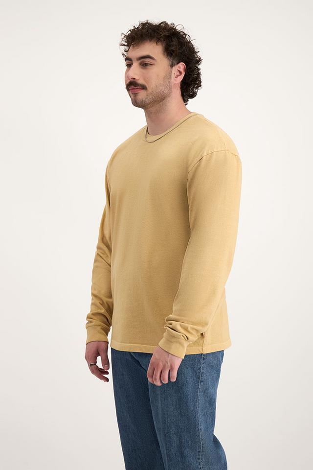 Sam (He/Him) wears size XL and is 178cm tall with 112cm chest