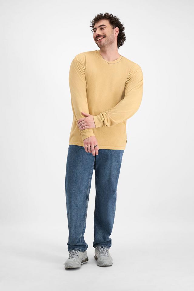Sam (He/Him) wears size XL and is 178cm tall with 112cm chest
