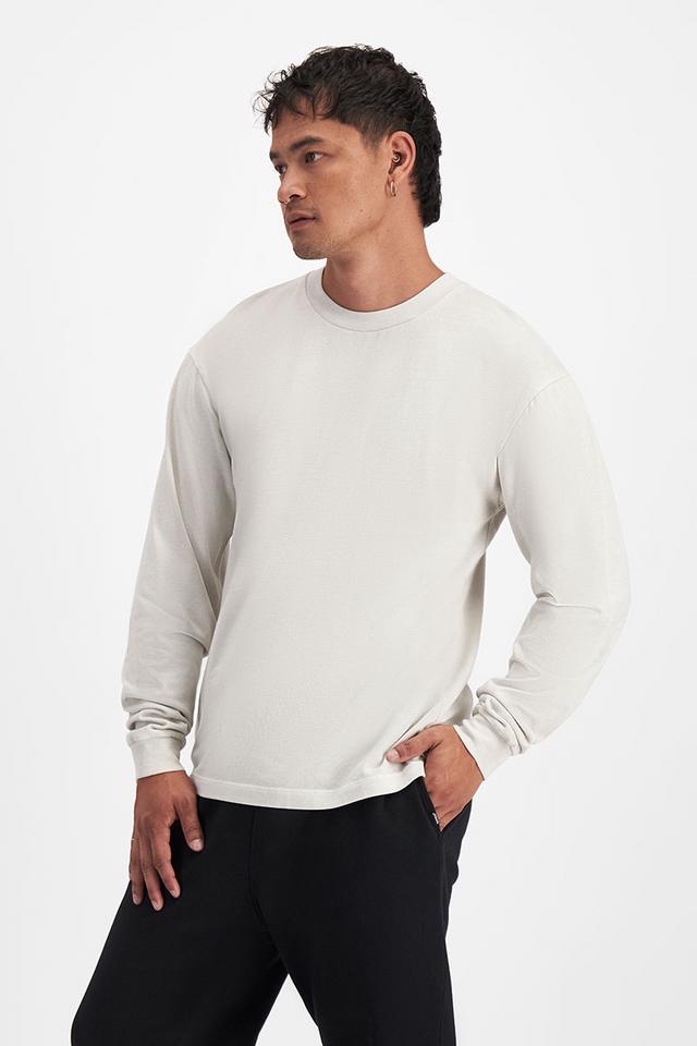 Carl-Michael (He/Him) wears size Medium and is 186cm tall with 97cm chest and 83cm waist