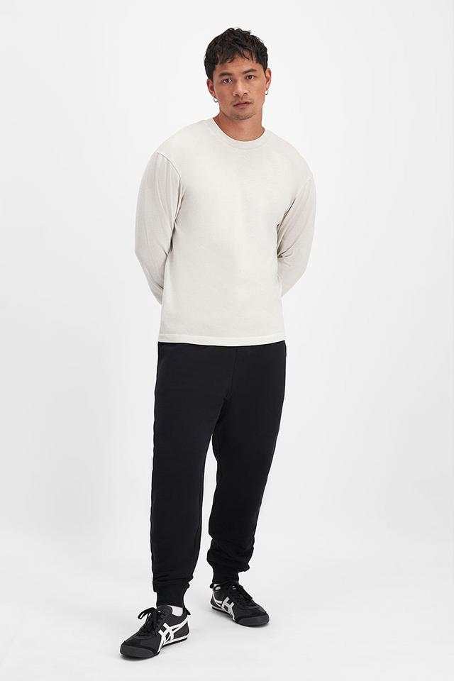 Carl-Michael (He/Him) wears size Medium and is 186cm tall with 97cm chest and 83cm waist