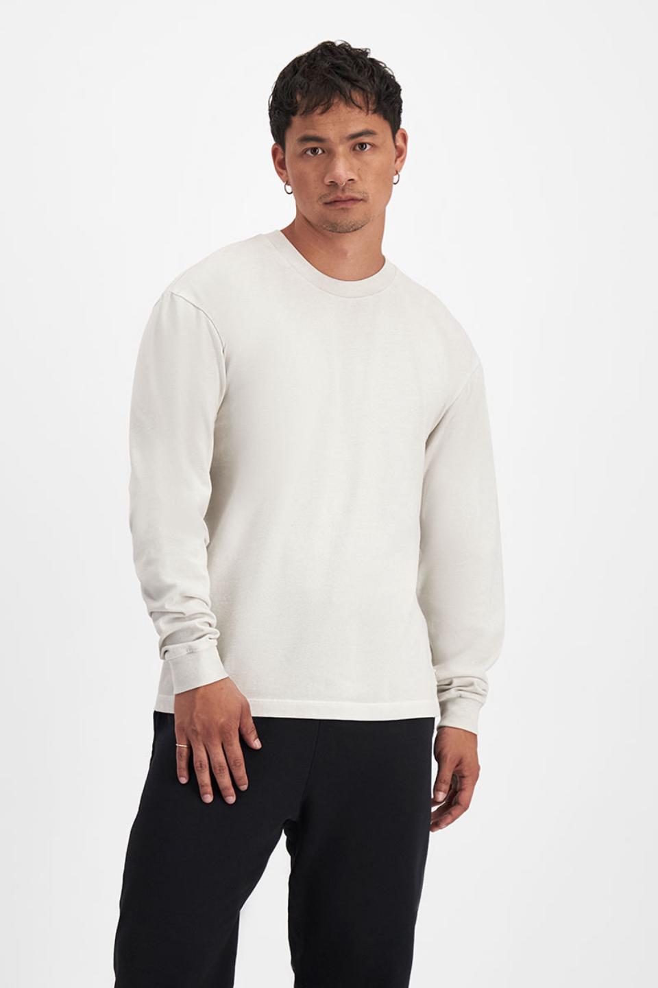 Carl-Michael (He/Him) wears size Medium and is 186cm tall with 97cm chest and 83cm waist