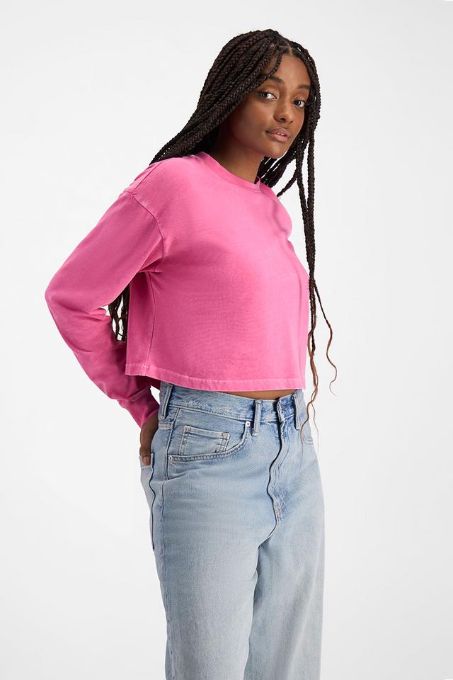 Tea (They/Them) wears size Small and is 177cm tall with 88cm chest and 71cm waist.