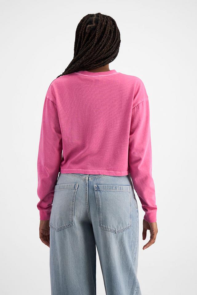 Tea (They/Them) wears size Small and is 177cm tall with 88cm chest and 71cm waist.