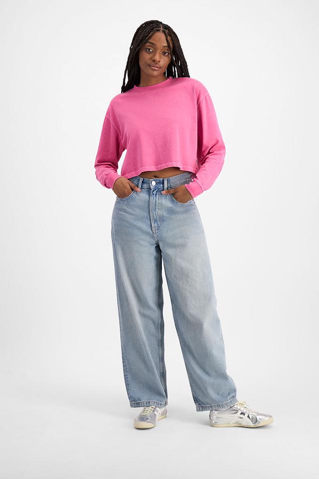 Tea (They/Them) wears size Small and is 177cm tall with 88cm chest and 71cm waist.