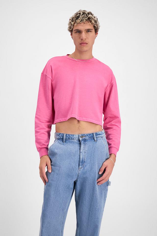 Eli (He/Him) wears size Large and is 193cm tall with 87cm chest and 73cm waist.