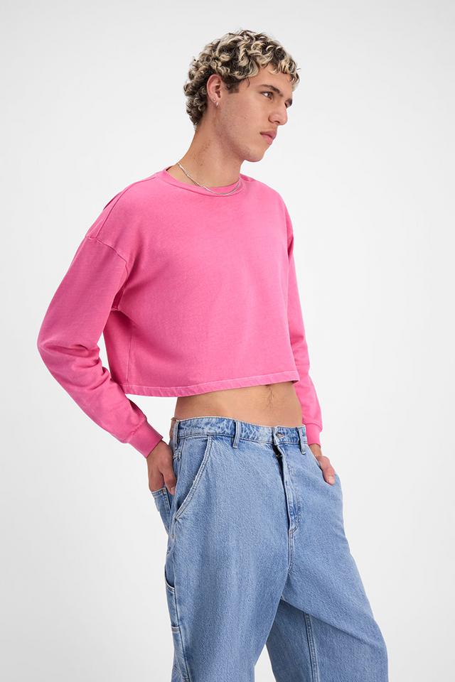 Eli (He/Him) wears size Large and is 193cm tall with 87cm chest and 73cm waist.
