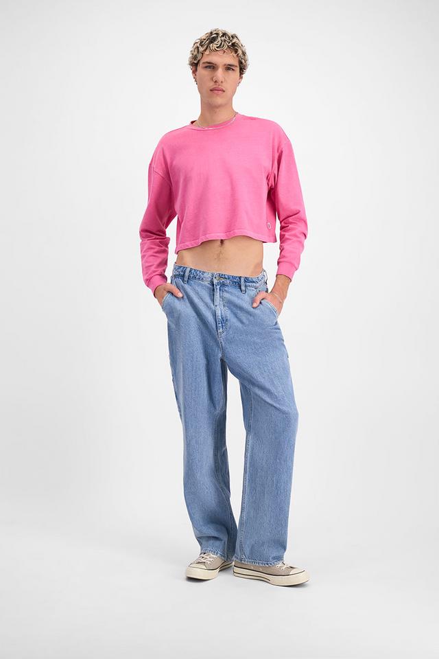 Eli (He/Him) wears size Large and is 193cm tall with 87cm chest and 73cm waist.