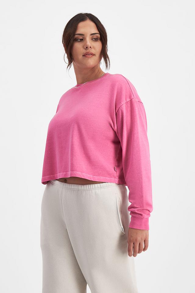 Bella (She/Her) wears size Large and is 173cm tall with 95cm chest and 77cm waist