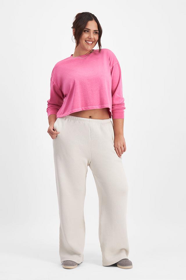 Bella (She/Her) wears size Large and is 173cm tall with 95cm chest and 77cm waist
