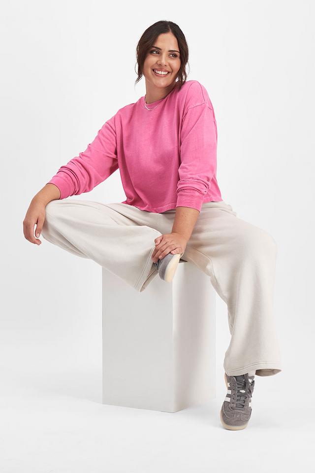 Bella (She/Her) wears size Large and is 173cm tall with 95cm chest and 77cm waist