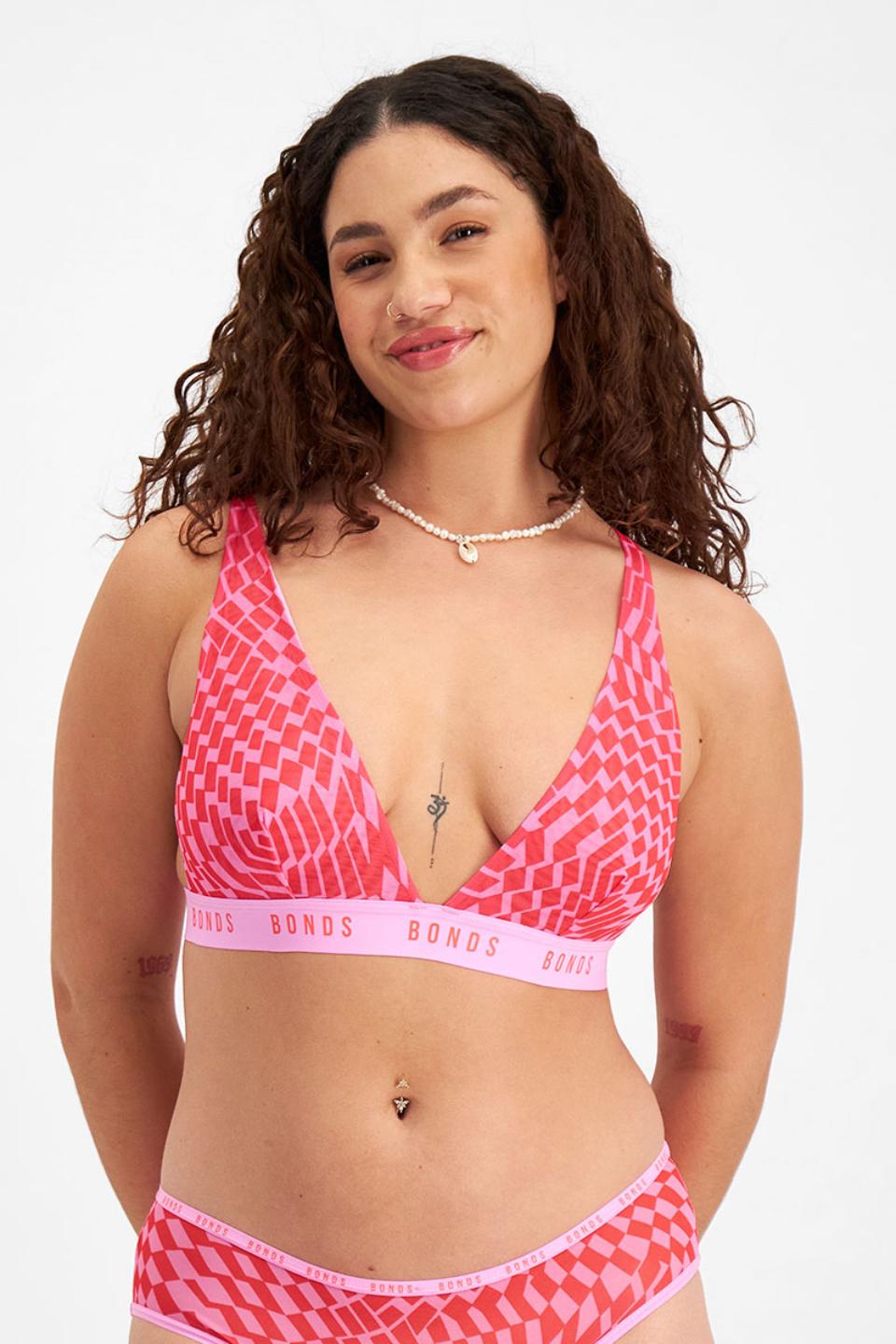 Zali (She/Her) wears size 14 and is 179cm tall with 94cm chest and 79cm waist