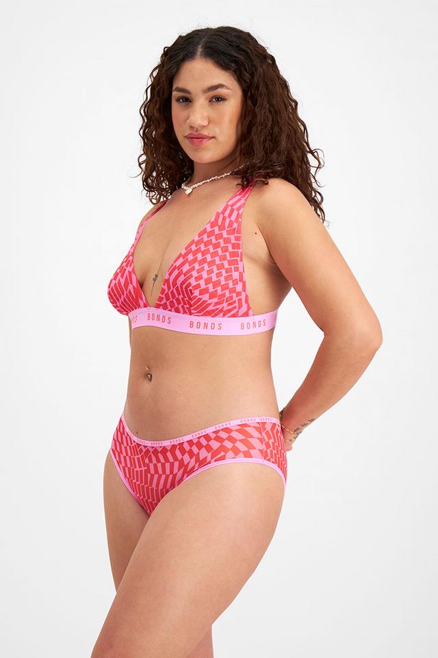 Zali (She/Her) wears size 14 and is 179cm tall with 94cm chest and 79cm waist