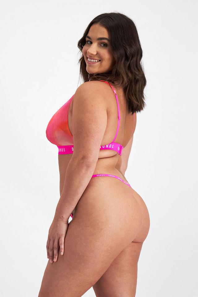 Elle (She/Her) wears size 14 and is 160cm tall with 94cm chest and 71cm waist