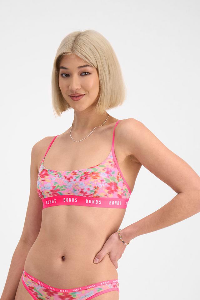 Rhiannan (She/Her) wears size 10 and is 175cm tall