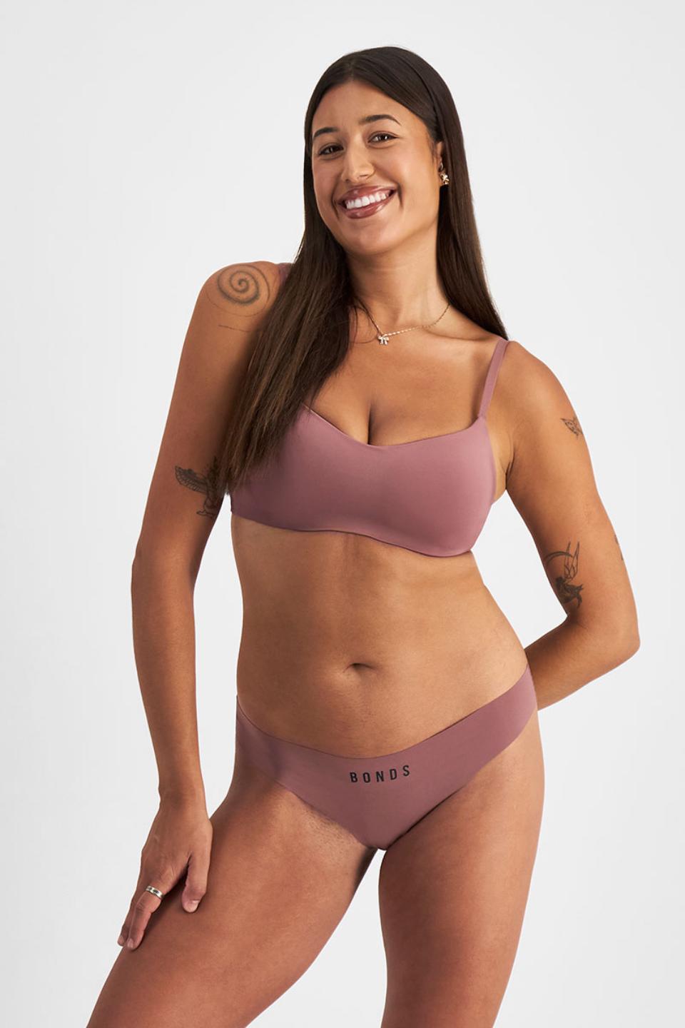 Leah (She/Her) wears size L and is 185cm tall with cm chest and cm waist